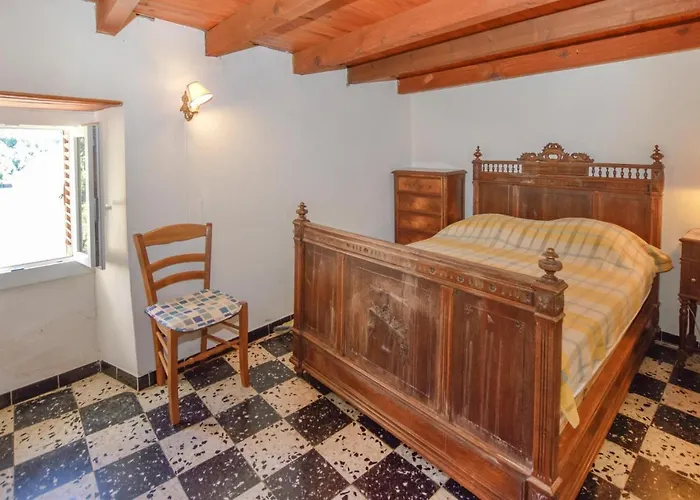 Holiday home 3 Bedroom In Di Pietra-di-Verde