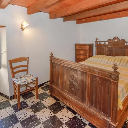 Ferienhaus 3 Bedroom Awesome In Di Pietra-di-Verde