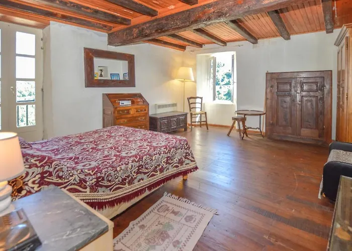3 Bedroom In Di Holiday home Pietra-di-Verde